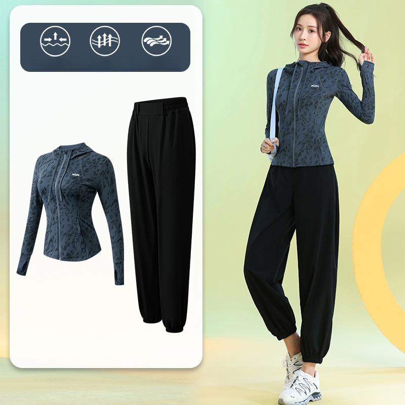 Running Gear Gym - ชุดวิ่งผู้หญิงแขนยาวลายดอกไม้ ซิปฮู้ดดี้ กางเกงจ็อกเกอร์ แห้งเร็ว 2 ชิ้น