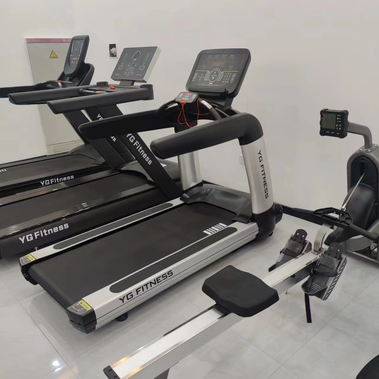 Running Gear Gym - ลู่วิ่งไฟฟ้าสำหรับยิม 3 แรงม้า เครื่องวิ่งออกกำลังกายระดับมืออาชีพ คุณภาพสูง อุปกรณ์ฝึกคาร์ดิโอฟิตเนส